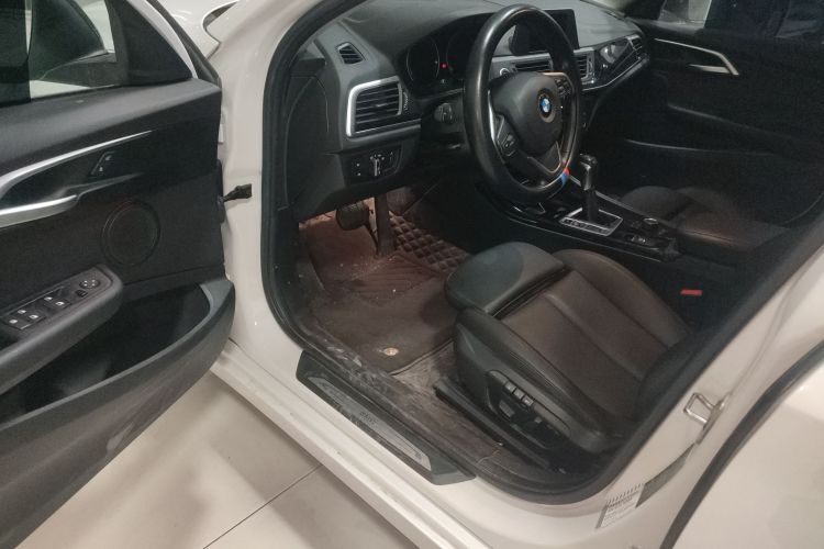 宝马1系 2018款 改款 118i 运动型中控内饰20