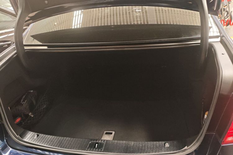 奔驰E级 2015款 E 260 L 运动豪华型局部细节23