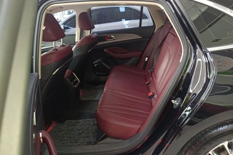 红旗H5 2023款 2.0T 自动智联旗享版中控内饰21