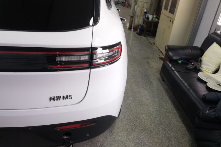 鸿蒙智行 问界M5 2022款 增程后驱标准版车身外观9