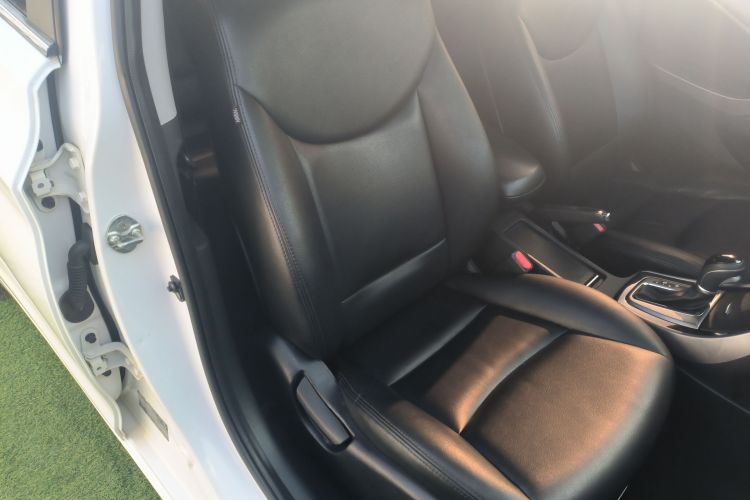 现代 朗动 2015款 1.6L 自动领先型局部细节41