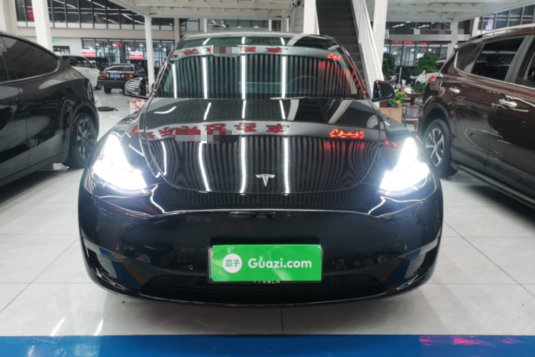 特斯拉 Model Y 2022款 改款 长续航全轮驱动版车身外观2