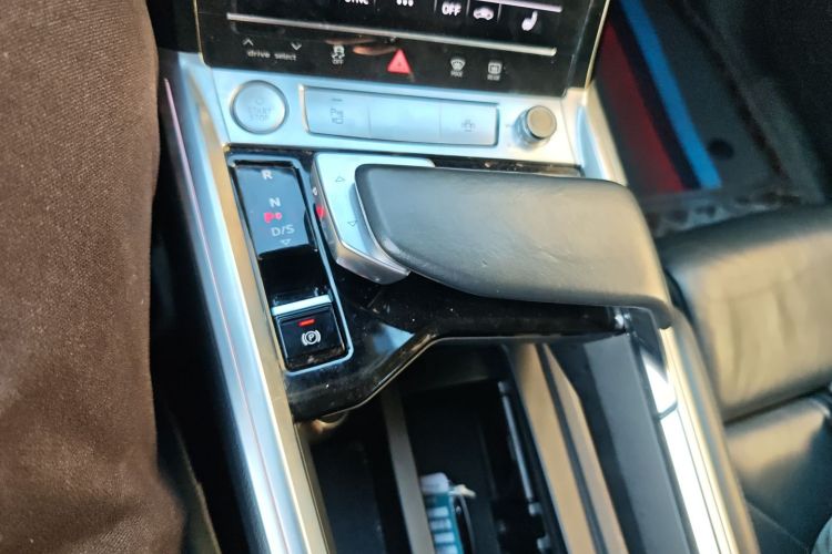 奥迪e-tron(进口) 2019款 55 quattro 技术型中控内饰18