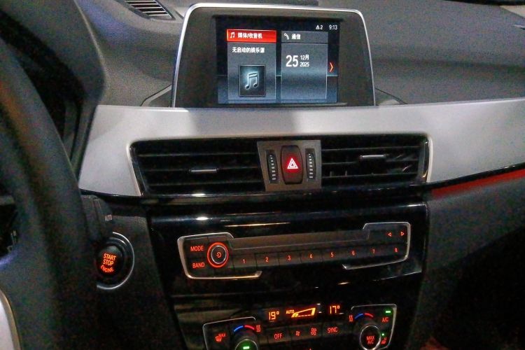 宝马X1 2019款 sDrive20Li 领先型中控内饰16