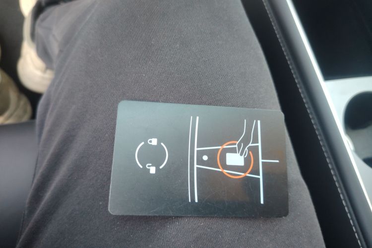 特斯拉 Model Y 2022款 改款 后轮驱动版中控内饰11