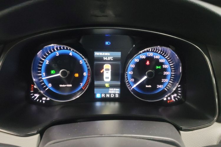 红旗H7 2015款 3.0L 豪华型中控内饰14