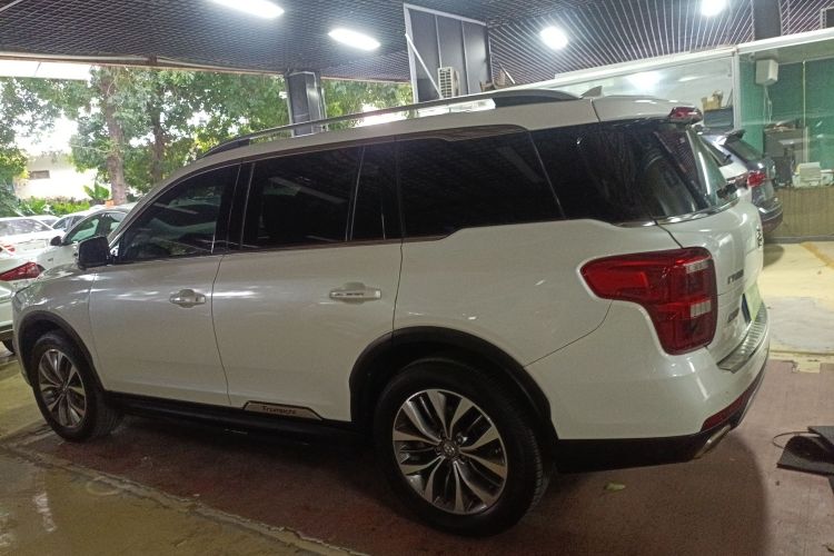 广汽传祺 传祺GS8 2017款 320T 两驱豪华智联版（七座）车身外观4