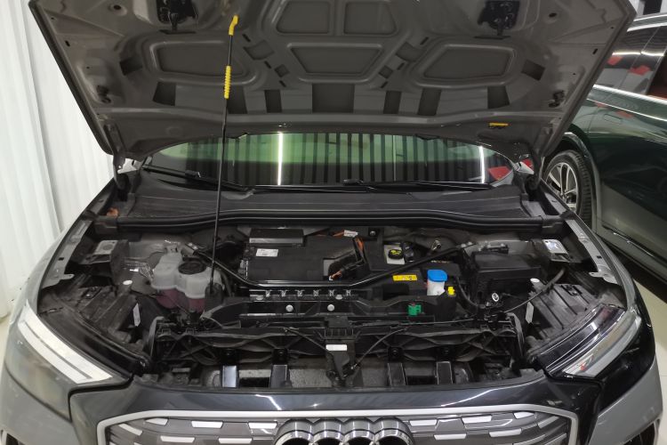 奥迪Q4 e-tron 2024款 40 e-tron 创境版机舱底盘24