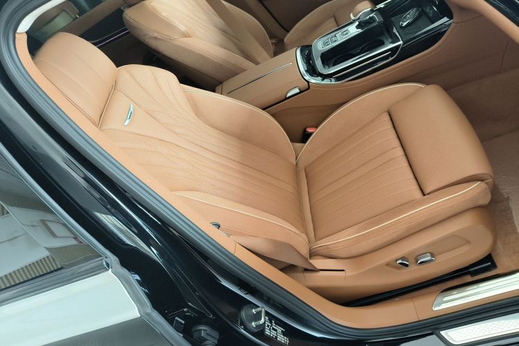 红旗H9 2024款 2.0T 旗畅 私享风尚版局部细节41