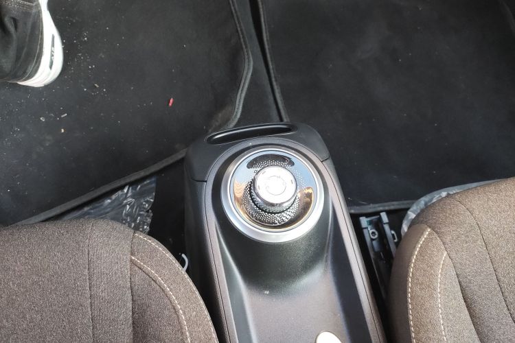 五菱汽车 五菱缤果 2023款 203km 轻享款中控内饰18