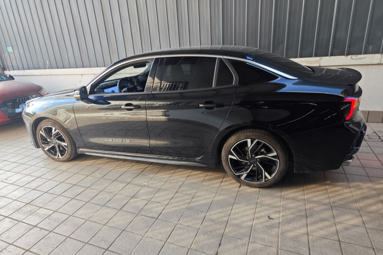 领克03 2025款 1.5TD DCT冠军版Pro车身外观4