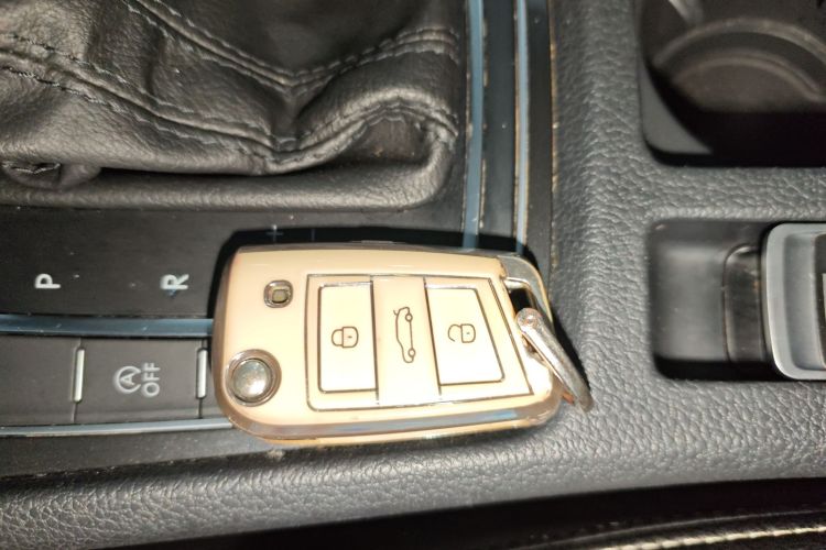 大众 高尔夫 2020款 挚爱版 200TSI DSG舒适型进取版中控内饰11