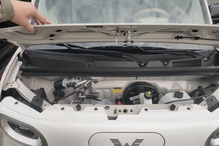 五菱汽车 宏光MINIEV 2024款 第三代 215km 青春版机舱底盘24