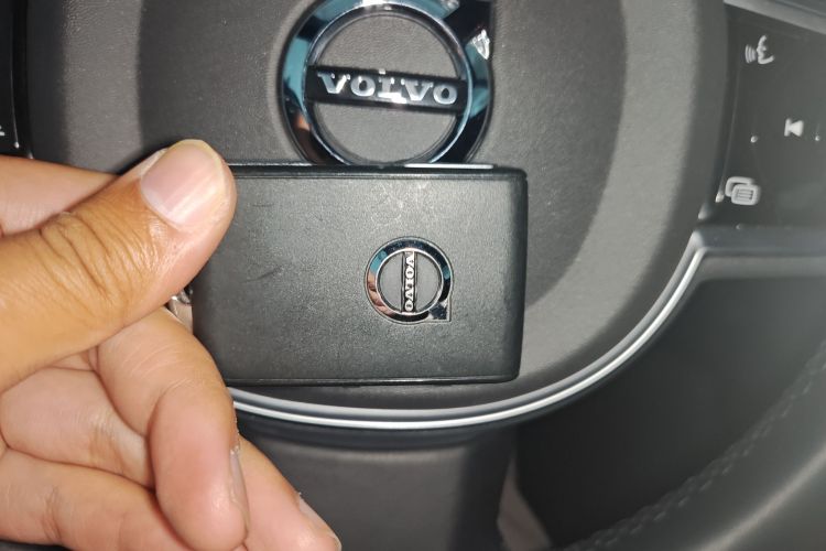 沃尔沃XC60新能源 2024款 T8 插电混动 长续航四驱智雅豪华版中控内饰7001