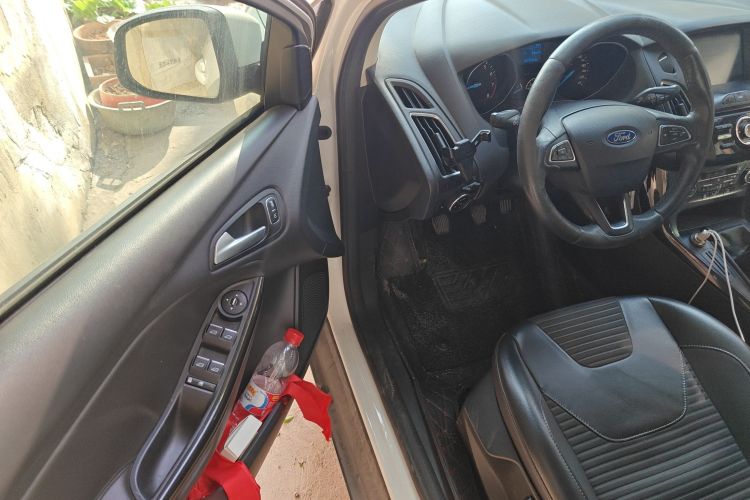 福特 福克斯 2017款 三厢 1.6L 手动风尚型智行版中控内饰7003