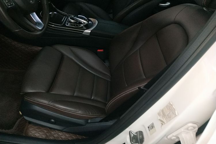 奔驰GLC 2018款 改款 GLC 260 4MATIC 动感型中控内饰19