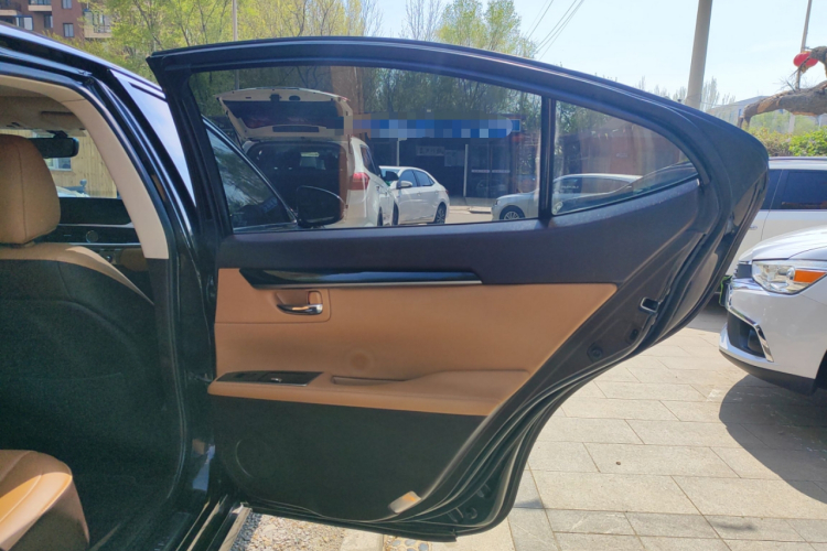 雷克萨斯ES 2016款 200 Midnight特别限量版中控内饰45