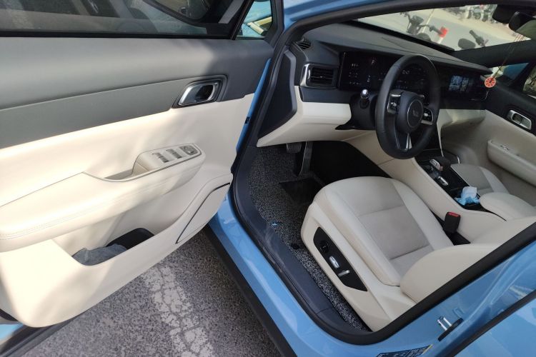 理想汽车 理想ONE 2021款 增程6座版中控内饰20