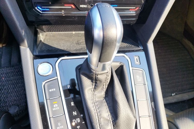 大众 迈腾GTE插电混动 2022款 GTE 豪华型中控内饰18