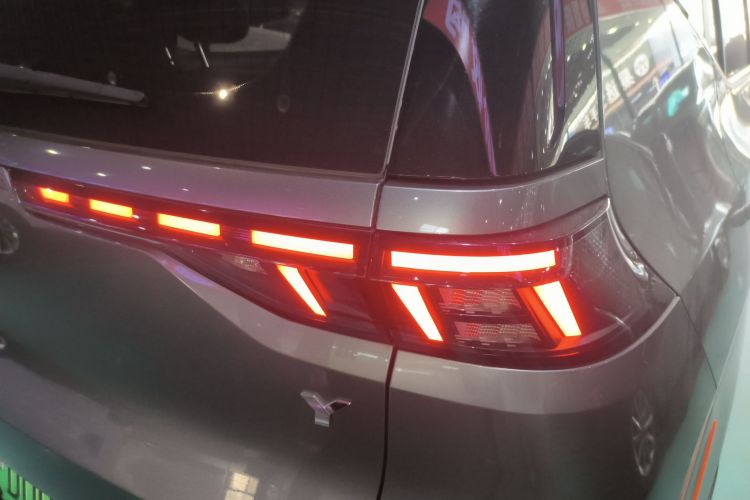 埃安 AION Y 2021款 70 科技活力版车身外观9