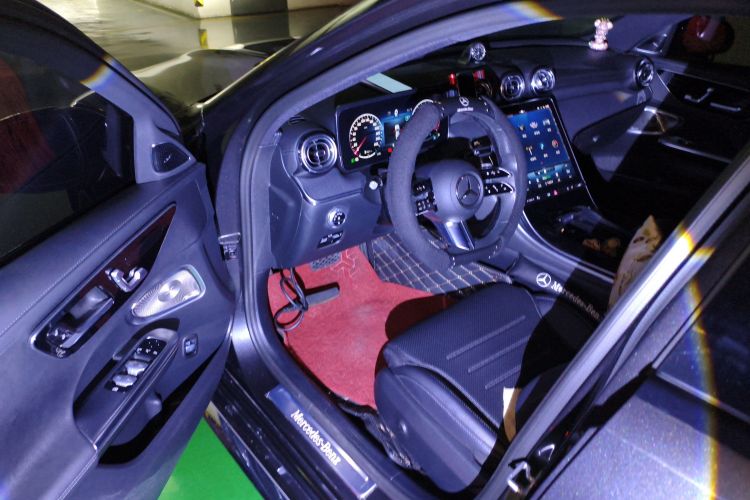 奔驰C级 2022款 改款 C 260 L 皓夜运动版中控内饰20