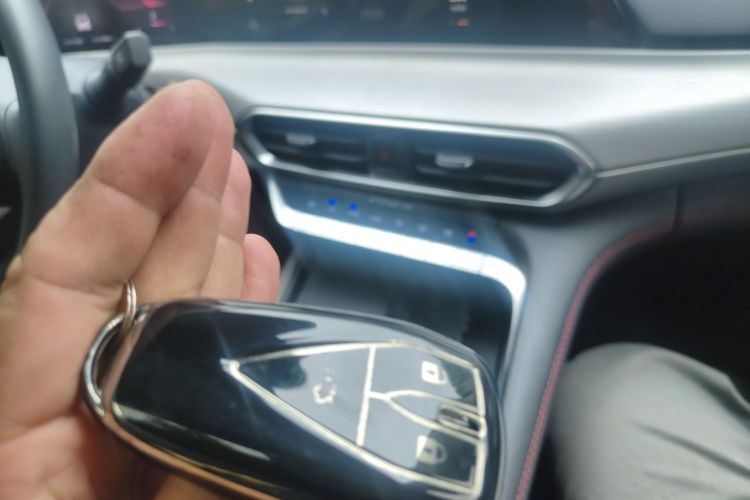 长安UNI-T 2021款 1.5T 卓越型中控内饰7001