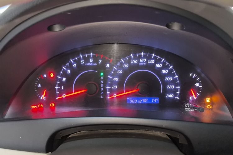 丰田 凯美瑞 2013款 200E 经典精英版中控内饰14