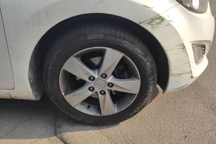 现代 朗动 2013款 1.6L 自动领先型车身外观10