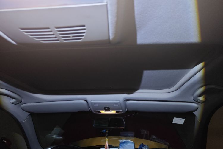 宝马3系 2011款 320i 时尚型局部细节22