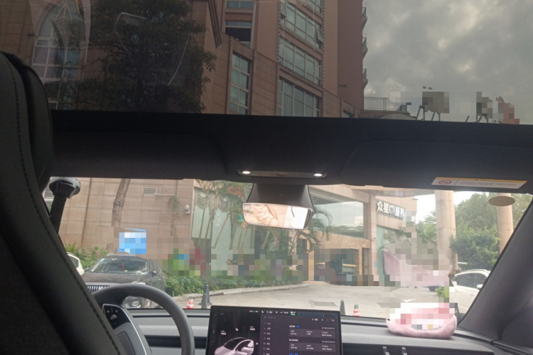 特斯拉 Model Y L 2025款 长续航全轮驱动版中控内饰22