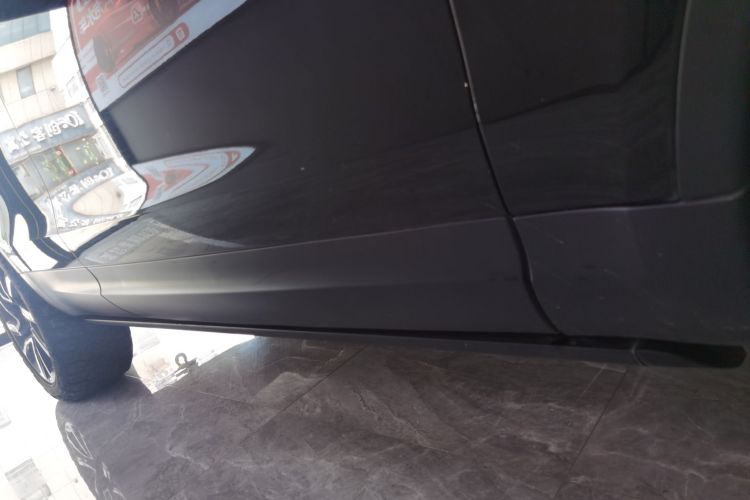 路虎 发现 2019款 2.0T SE机舱底盘29