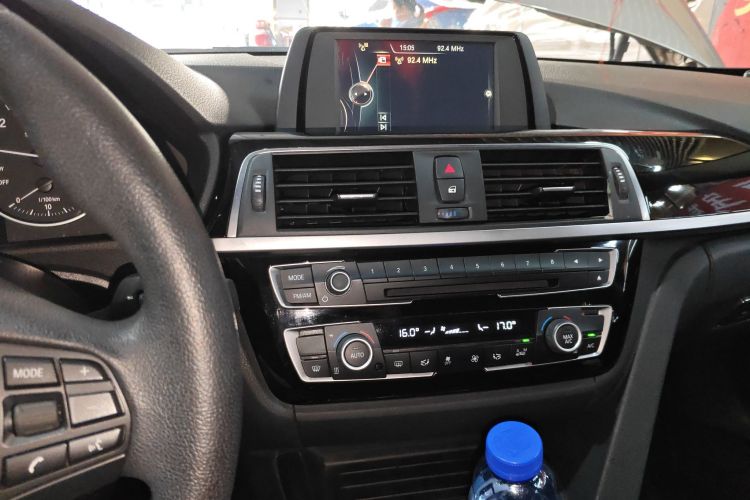 宝马3系 2016款 316Li 时尚型中控内饰16