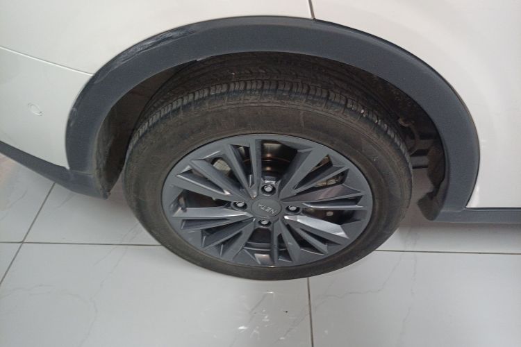 哪吒汽车 哪吒V 2022款 Pro 长续航智享版车身外观6008