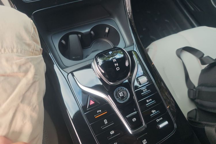 比亚迪 秦PLUS 2024款 荣耀版 DM-i 55KM领先型中控内饰18