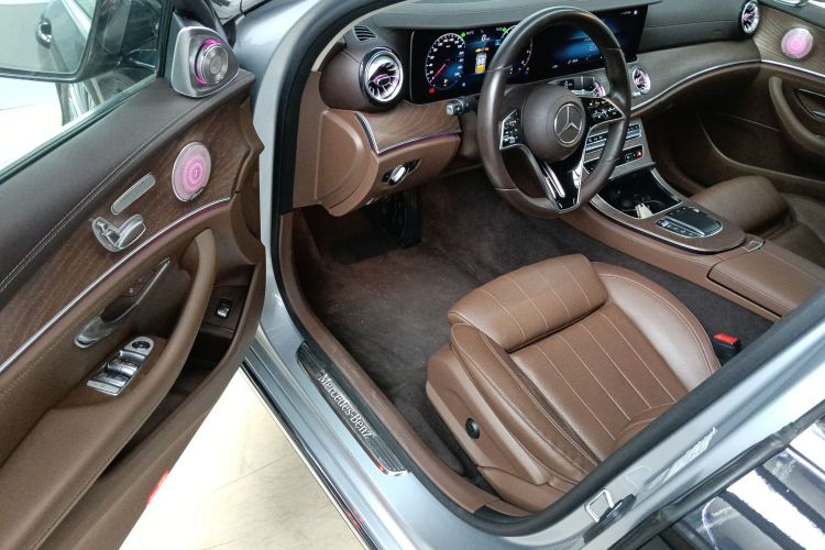 奔驰E级 2022款 改款 E 300 L 豪华型中控内饰20