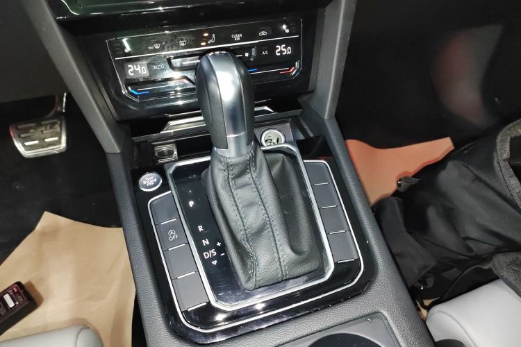 大众 迈腾 2023款 200万辆纪念版 330TSI DSG领先型中控内饰18