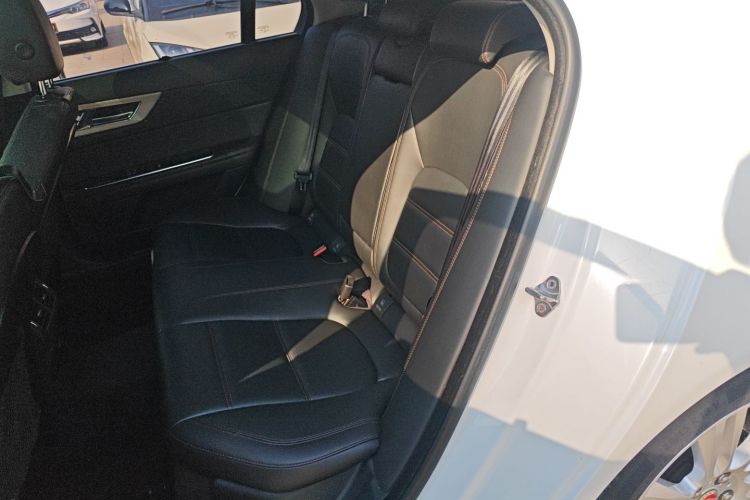 捷豹XEL 2018款 2.0T 250PS 尊享版中控内饰21