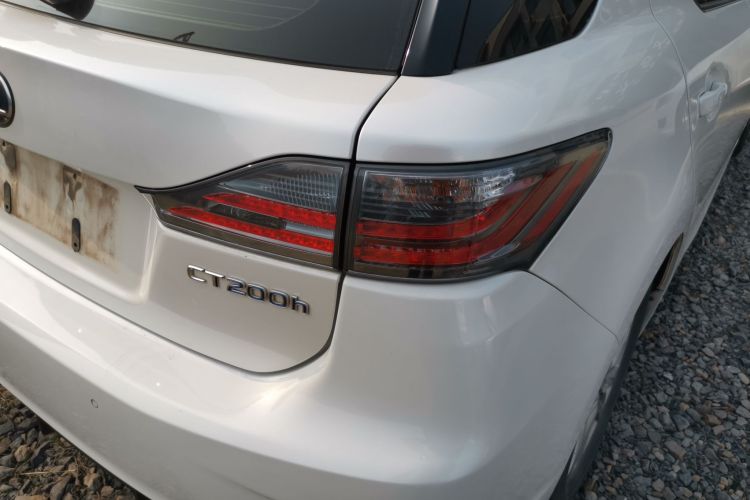 雷克萨斯CT 2014款 CT200h 舒适版 单色车身外观9