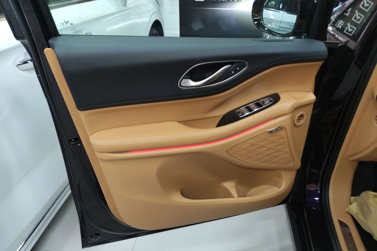 岚图汽车 岚图梦想家 2022款 低碳版 想+智驾包中控内饰7007