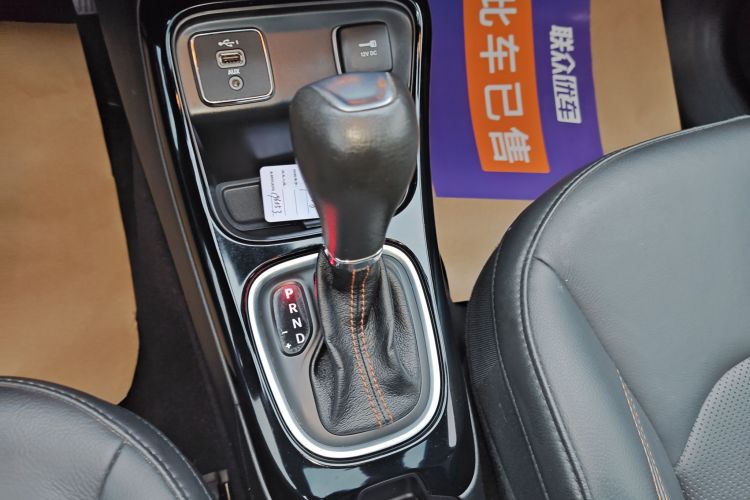 Jeep 指南者 2020款 220T 自动精英版中控内饰18