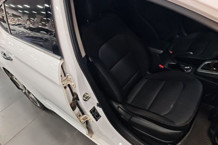 现代 领动 2016款 1.6L 自动智炫·精英型局部细节41