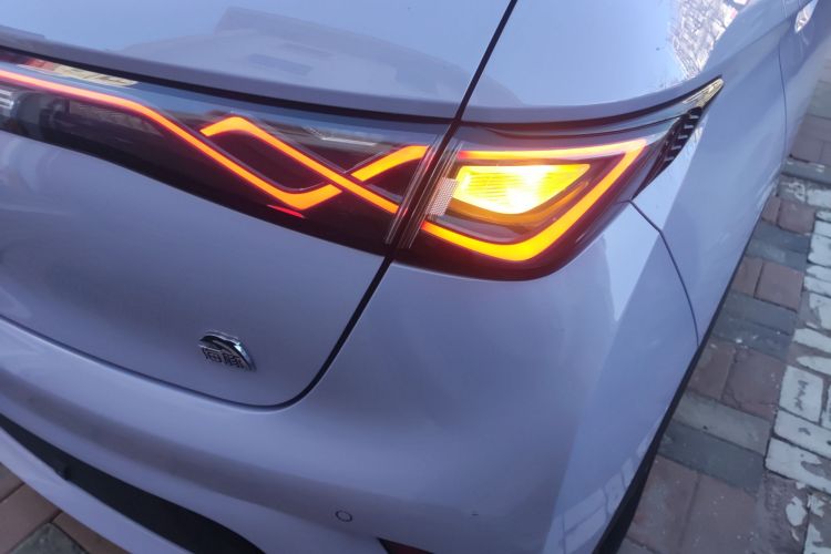 比亚迪 海豚 2023款 420km 时尚版车身外观9