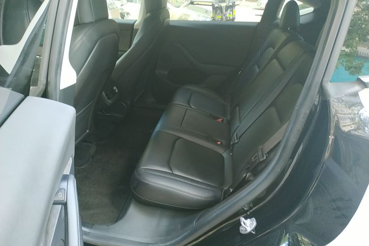 特斯拉 Model Y 2022款 改款 后轮驱动版中控内饰7004