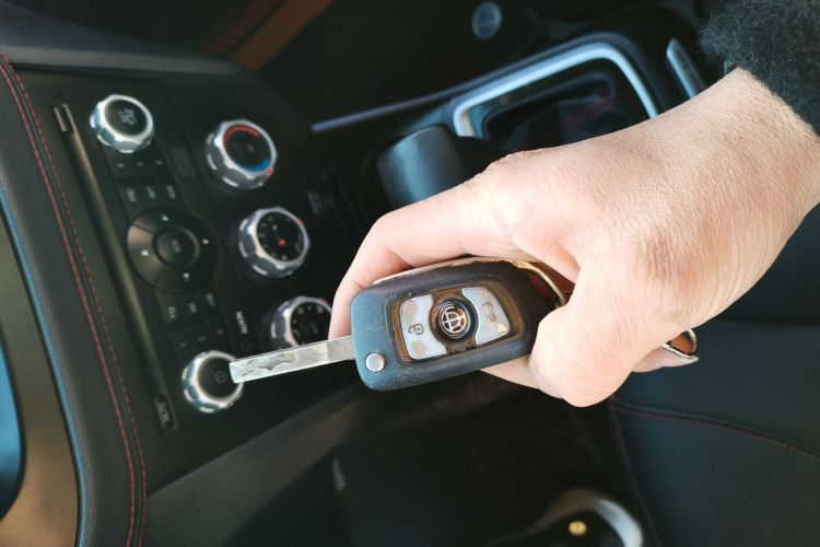 中华V3 2016款 1.5L 自动舒适型中控内饰11