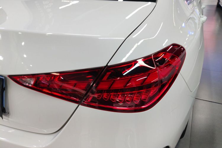 奔驰C级 2023款 C 200 L 运动版车身外观9