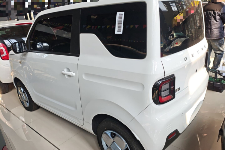 吉利银河 2023款 熊猫mini 200km 耐力熊车身外观4