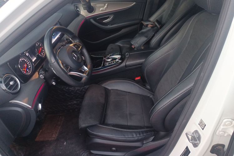 奔驰E级 2017款 E 200 运动型 4MATIC中控内饰19