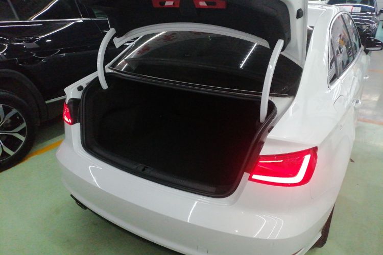 奥迪A3 2015款 Limousine 35 TFSI 百万纪念智领型机舱底盘23