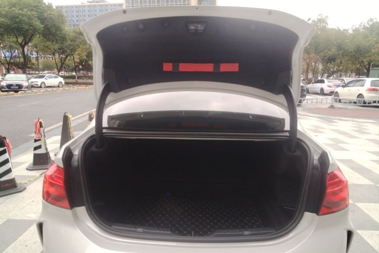 宝马1系 2022款 120i M运动曜夜版局部细节23