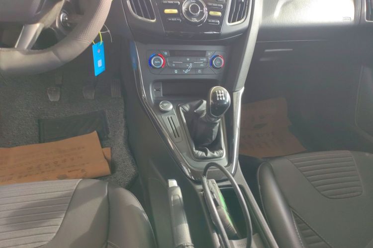 福特 福克斯 2017款 三厢 EcoBoost 125 手动超能风尚型智行版中控内饰18